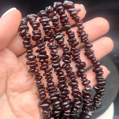 Каменные бусины, Гранат, тонированный, крошка, фриформы, 5х3 мм, длина нити 78 см