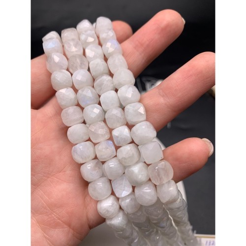 Каменные бусины, Лунный камень, Адуляр, люкс, огранка, кубик 8,5х8,5 мм, длина нити 38 см