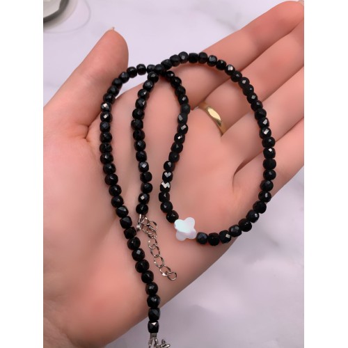 Чокер, черная Шпинель, вставка белый Перламутр, длина 39 см