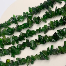 Каменные бусины, Хромдиопсид, фриформы, 8х3 мм, длина нити 38 см