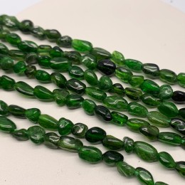 Каменные бусины, Хромдиопсид, фриформы, 7х4 мм, длина нити 38 см