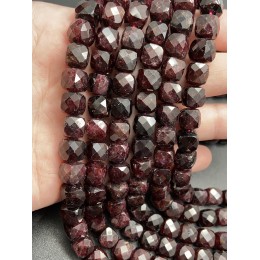 Каменные бусины, Гранат, кубик, огранка, 8х8 мм, длина нити 38 см
