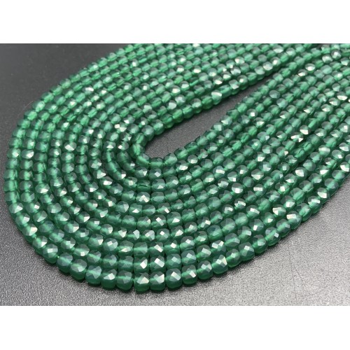 Каменные бусины, Халцедон, изумрудный, тонированный, кубик, огранка, 4х4 мм, длина нити 38 см