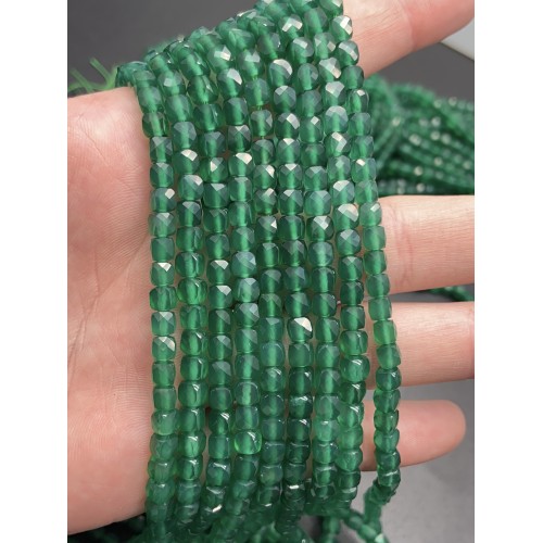 Каменные бусины, Халцедон, изумрудный, тонированный, кубик, огранка, 4х4 мм, длина нити 38 см