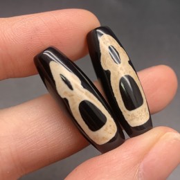 Бусина Дзи "16" из агата, Бог богатства, Кубера, размер 30х10 мм, цена за 1 шт