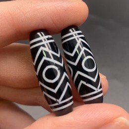 Бусина Дзи "22" из агата, 3 глаза+клык, размер 30х10 мм, цена за 1 шт