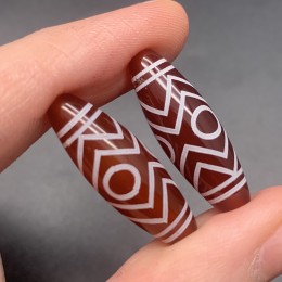 Бусина Дзи "135" из сердолика, 3 глаза + клык, размер 30х10 мм, цена за 1 шт