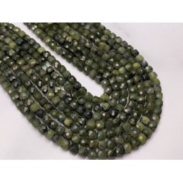 Каменные бусины, Нефрит Канадский, люкс, кубик огранка, 4,5х4,5 мм, длина нити 38 см