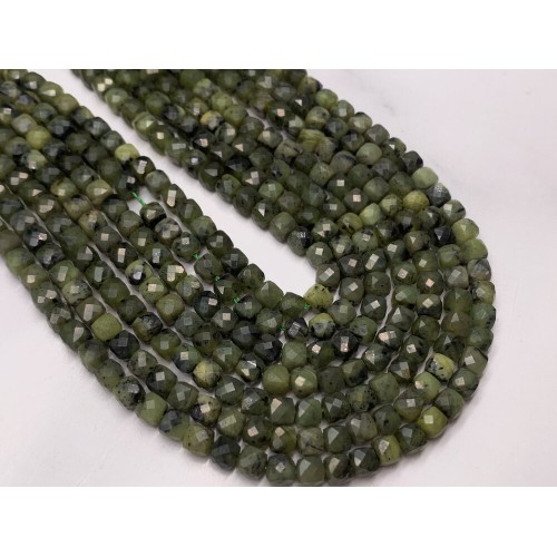 Каменные бусины, Нефрит Канадский, люкс, кубик огранка, 4,5х4,5 мм, длина нити 38 см