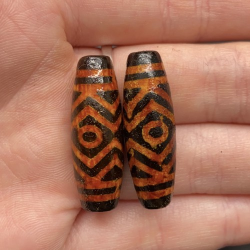 Бусина Дзи "380", Агат, 3 глаза, Клык, состаренная, 30х10 мм, цена за 1 шт