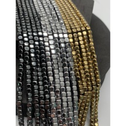 Каменные бусины, Гематит синтетический, серебро, кубик, размер 3,8-4 мм, нить 38 см