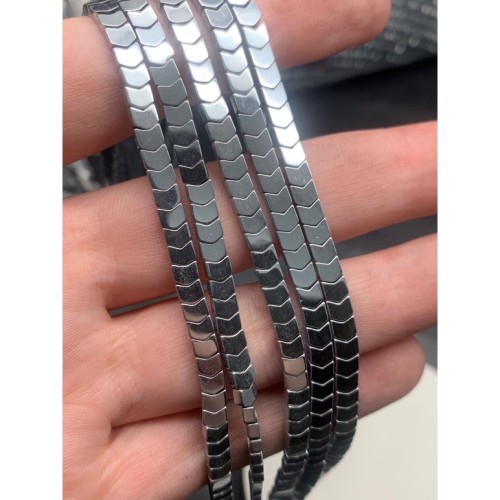 Каменные бусины, Гематит синтетический, стрелка, серебро, размер 4х3 мм, нить 38 см