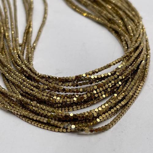 Каменные бусины, Гематит синтетический, золото, ювелирная огранка, кубик 1х1 мм, нить 38 см