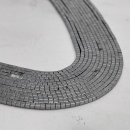 Каменные бусины, Гематит синтетический, серебро, кубик, размер 2х2 мм, нить 38 см