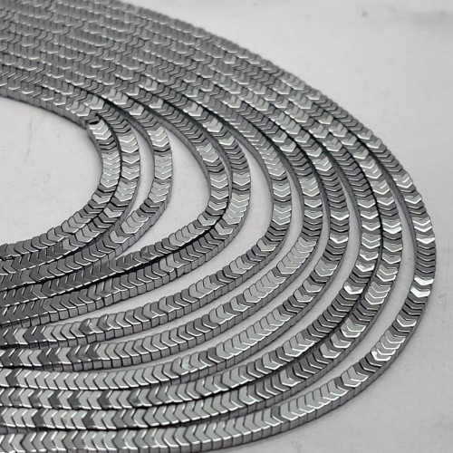 Каменные бусины, Гематит синтетический, стрелка, цвет серебро, размер 3х1 мм, нить 38 см