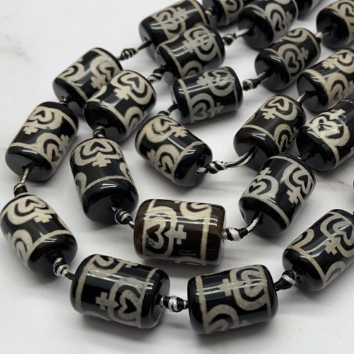 Дзи, Сосуд Изобилия, Агат, чёрный, тонированный, 22х14 мм, цена за 1 бусину