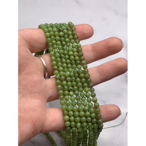 Каменные бусины, Нефрит, канадский, ЛЮКС, 4 мм, шарик гладкий, длина нити 38 см