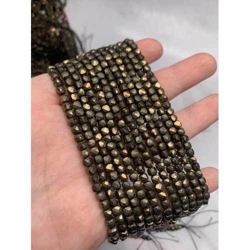 Каменные бусины, Пирит, кубик огранка, 4х4 мм, длина нити 38 см