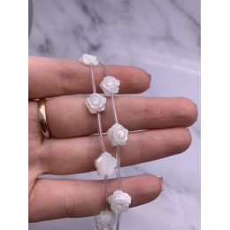 Каменные бусины, Перламутр, белый, розочки, односторонние, 15 бусин на нитке, 10 мм, длина нити 38 см