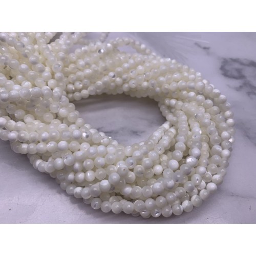 Каменные бусины, Перламутр белый, шарик гладкий, 4-4,5 мм, длина нити 39 см