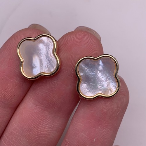 Швензы, клевер, вставка перламутр, латунь, цвет золото, размер 16х11,5 мм
