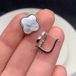 Швензы, клевер, вставка перламутр, родий/латунь, цвет серебро, размер 16х11,5 мм