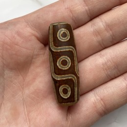 Бусина Дзи "458", агат кракле, коричневый, 9 глаз, размер 30х11 мм, цена за 1 шт