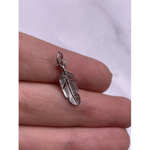 Подвеска "Перо", из серебра 925 пробы, размер 19х16 мм, цена за 1 шт.