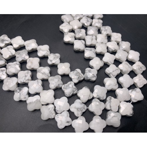 Каменные бусины, Говлит натуральный (т.н. Кахолонг), клевер, в огранке, 13х6 мм, длина нити 38 см, 30 бусин