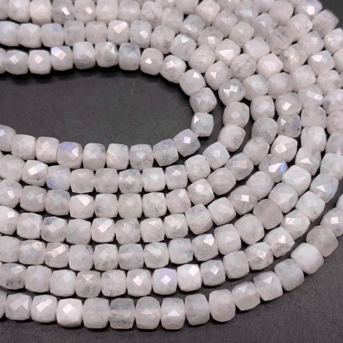 Каменные бусины, Лунный камень, Адуляр, кубик, огранка, 4х4 мм, длина нити 38 см