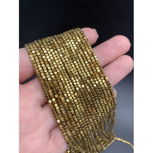 Каменные бусины, Гематит синтетический, золото, кубик, размер 2х2 мм, нить 38 см 15959