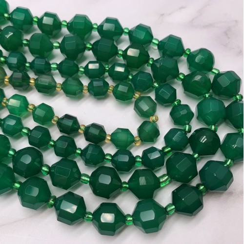 Каменные бусины, Халцедон, изумрудный, тонированный, однотонный, в ювелирной огранке, 10х9 мм, длина нити 38 см