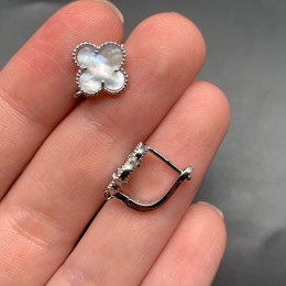 Швензы, клевер, вставка перламутр, родий/латунь, цвет серебро, размер 14х11 мм