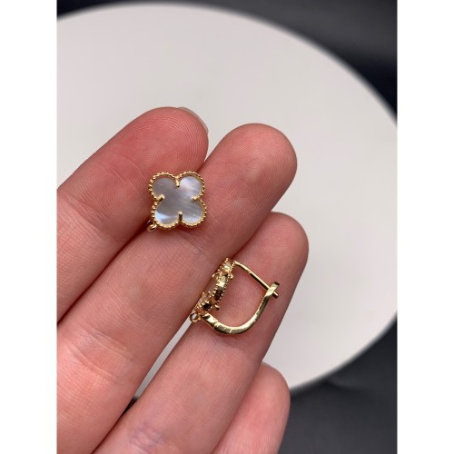 Швензы, клевер, вставка перламутр, латунь, цвет золото, размер 14х11 мм