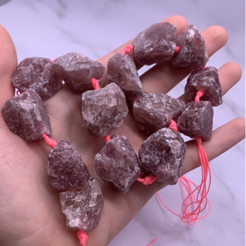 Каменные бусины, Клубничный Кварц, не обработанный, фриформы, 20-28 мм, нить 38 см, 14 шт