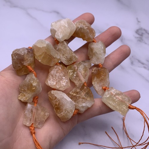 Каменные бусины, Цитрин, не обработанный, фриформы, 20-28 мм, длина нити 19 см, 6-7 шт.