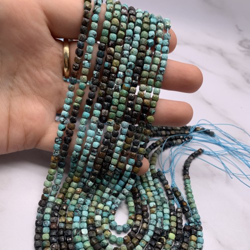 Каменные бусины, Африканская бирюза, кубик, огранка, 3,7х3,7 мм, длина нити 38 см