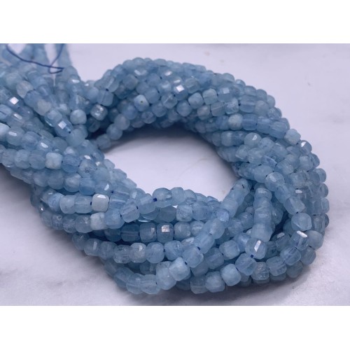Каменные бусины, Аквамарин, Голубой Берилл, люкс, кубик, зеркальная огранка, 4х4 мм, длина нити 38 см