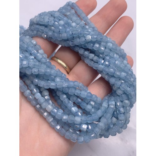 Каменные бусины, Аквамарин, Голубой Берилл, люкс, кубик, зеркальная огранка, 4х4 мм, длина нити 38 см