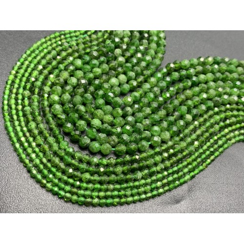 Каменные бусины, Хромдиопсид, люкс, шарик огранка, 3-3,5 мм, длина нити 38 см