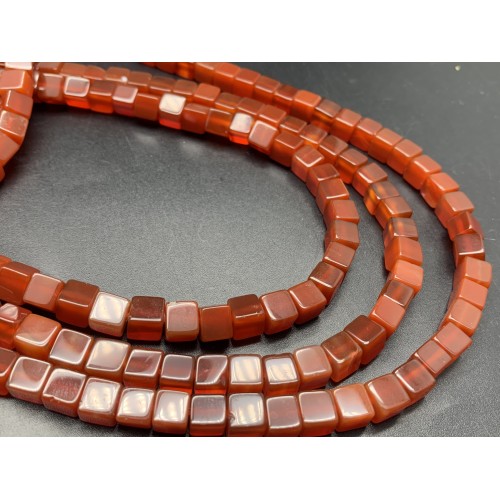 Каменные бусины, Сердолик (Карнеол), кубик гладкий, 6х6 мм, длина нити 40 см