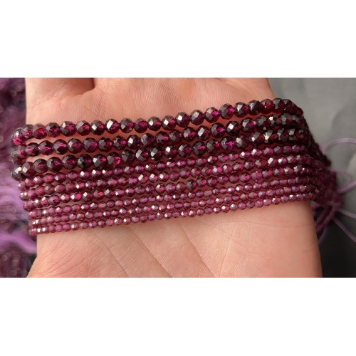 Каменные бусины, Гранат Альмандин, люкс, шарик огранка, 2 мм, длина нити 38-39 см