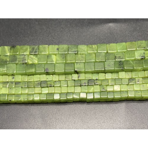Каменные бусины, Нефрит, канадский, кубик гладкий, 8х8 мм, длина нити 38 см