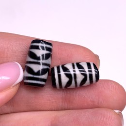 Бусина Дзи "192" из агата, двойной тигриный клык, размер 18х10 мм, цена за 1 шт