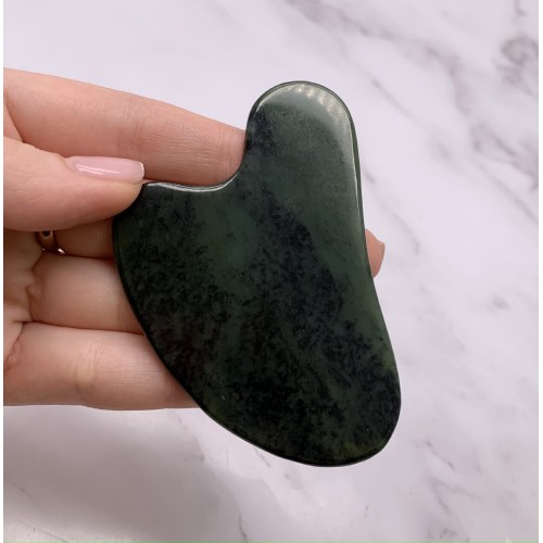 Скребок Гуаша из Саянского нефрита в форме большого сердца, 80 x 50 x 4 мм