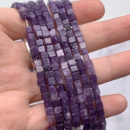 Каменные бусины, Лепидолит, кубик гладкий, 4х4 мм, длина нити 38 см