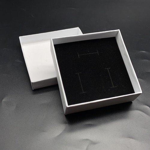 Подарочная коробочка, с ложементом, картонная, белая, размер 90х90х30 мм