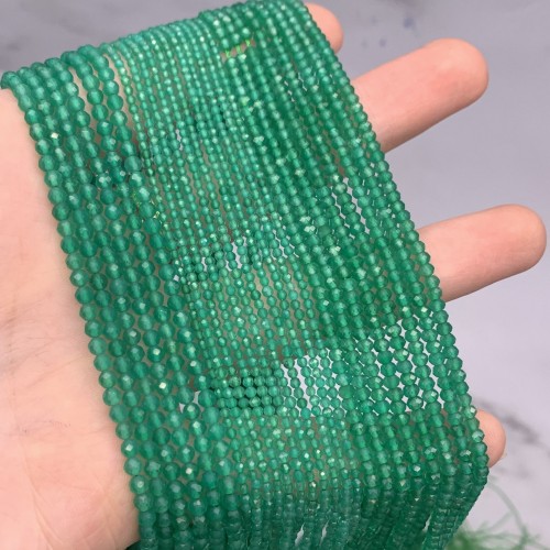 Каменные бусины, Халцедон изумрудный, тонированный, ювелирная огранка, шарик 2 мм, длина нити 38 см