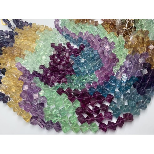 Каменные бусины, Флюорит люкс, кубик, 10 мм, длина нити 38 см