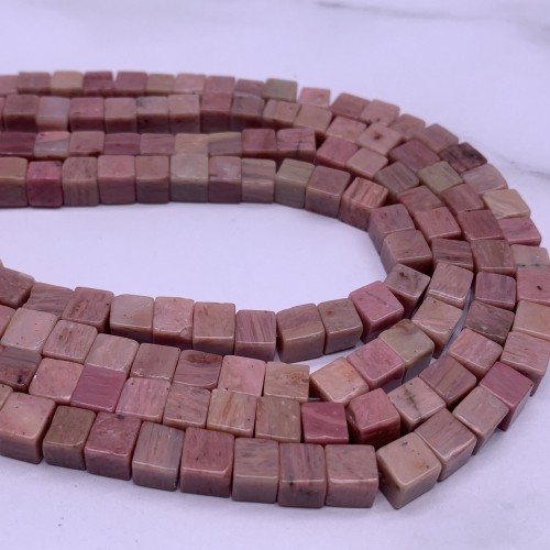 Каменные бусины, Родонит, кубик гладкий, 6х6 мм, длина нити 38 см